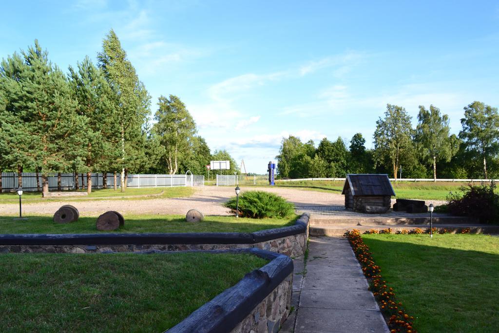 Motelis Aka Kārsava Екстериор снимка